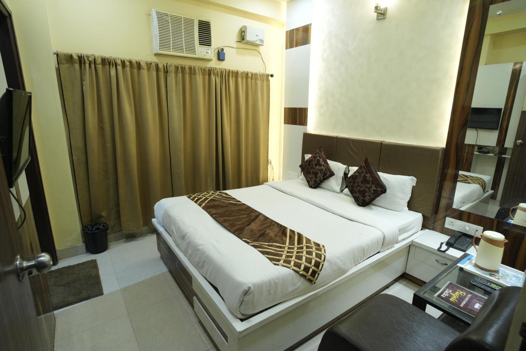 Hotel Rajkamal Near Railway Station 3*